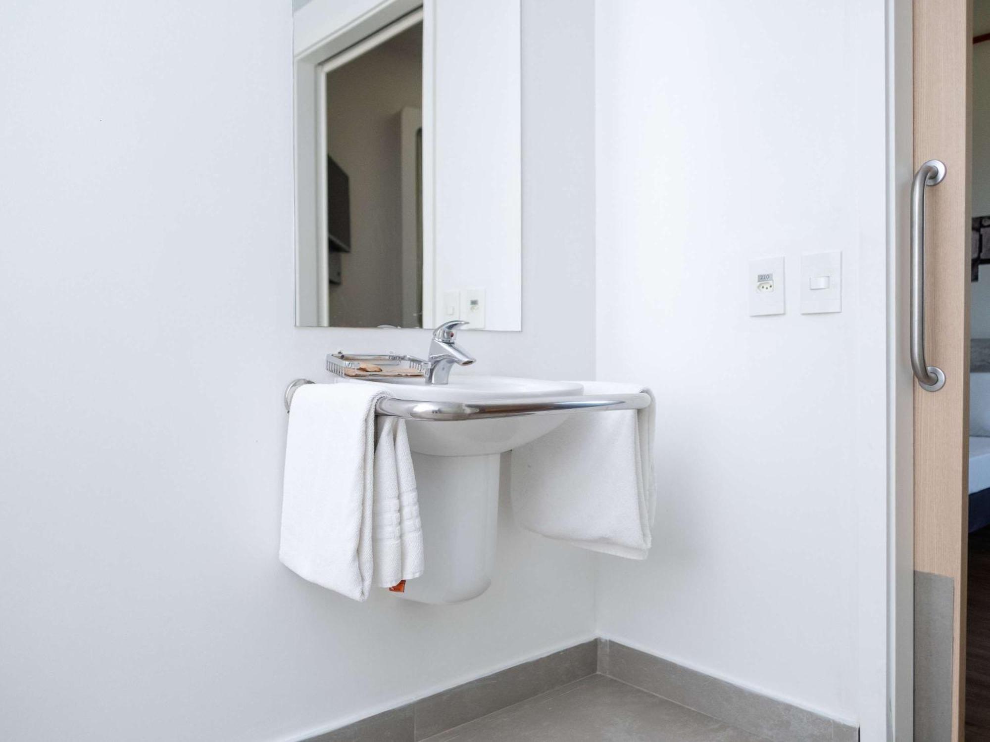 Ibis Budget Sorocaba Bagian luar foto